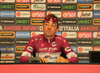 Viviani tar seieren mens Dennis den rosa trøya!